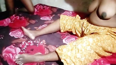 Indian babe with a juicy ass gets fucked in her mouth