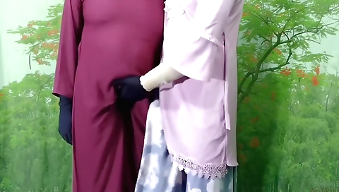 Indian teen with a small boobs and a large ass in a sexy video