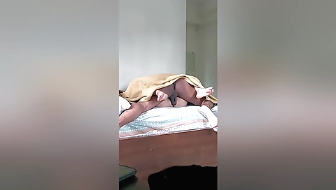 Meri Girlfriend Ki Chut Se Pani Nikal Ke Chod Diya