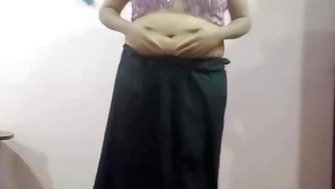 Chubby woman is showing off her sexy body in the homemade vid