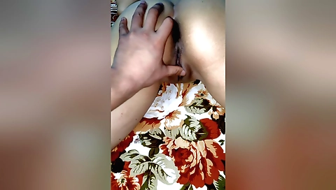 Girlfriend wants to give me a blowjob from the side